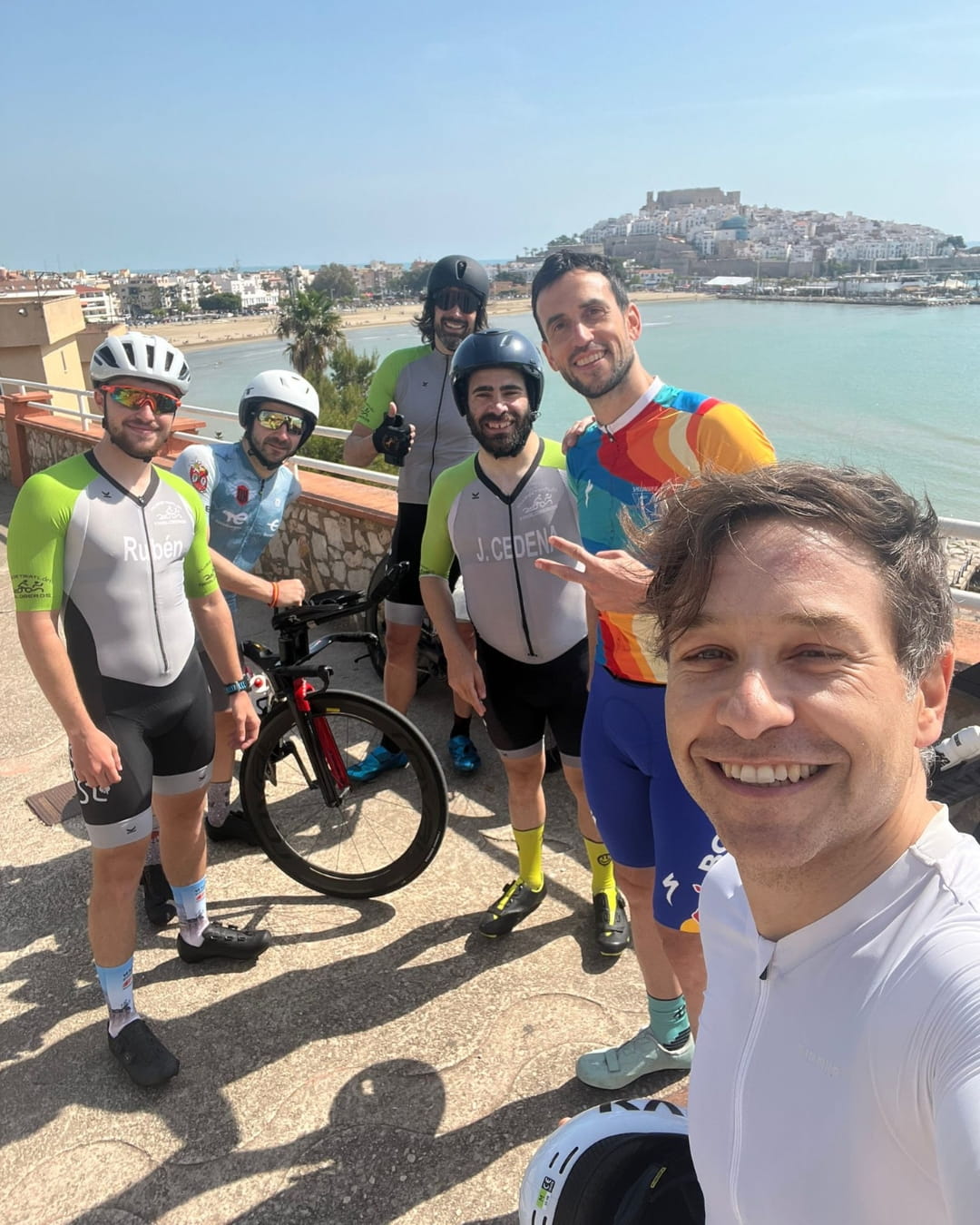 Grupo del Club Trigloberos durante el reconocimiento del circuito en Peñíscola